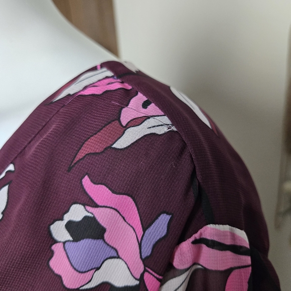 Lane Bryant Floral V-neck Peplum Blouse - Picture 14 of 15